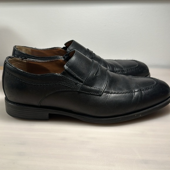 Johnston & Murphy black slip on loafers. Size 11M. - Picture 4 of 8